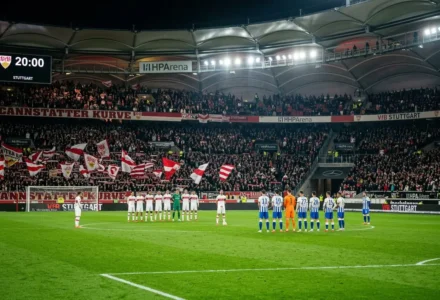 Choc France Espagne en ligue des nations: deux équipes alignent leurs joueurs sur le terrain devant des supporters, ambiance animée dans le stade. pronostic france espagne intégré.